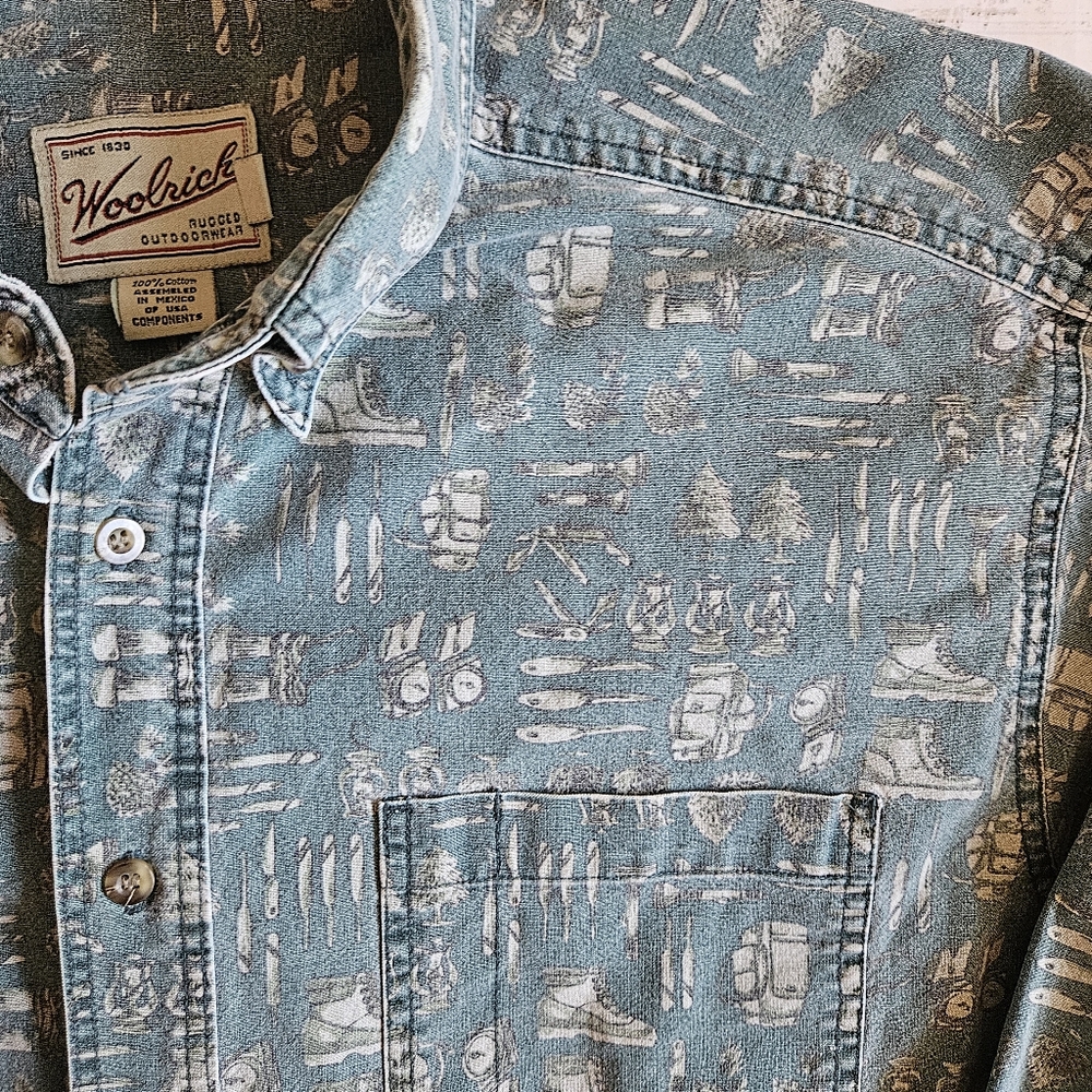Woolrich Rugged Outdoor Hiking Fishing Camping Themed Button Up Size Large‎